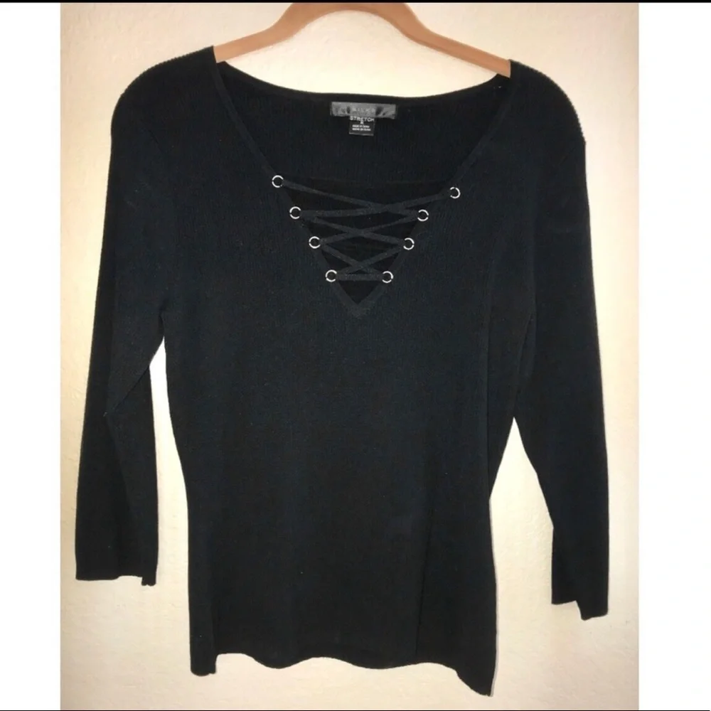 🔥SILKS Pretty Black Top with Crisscross Neckline - Picture 1 of 2